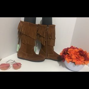 New Minnetonka boots 6.5 Suede Brown